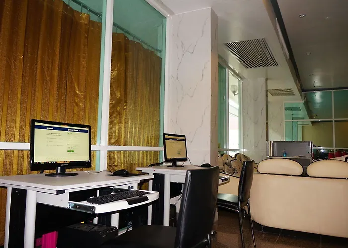 J Two S Pratunam Hotel